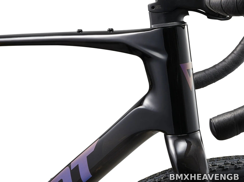 Giant Revolt Advanced 2 — Carbon Gravel Bike (Gloss Black)