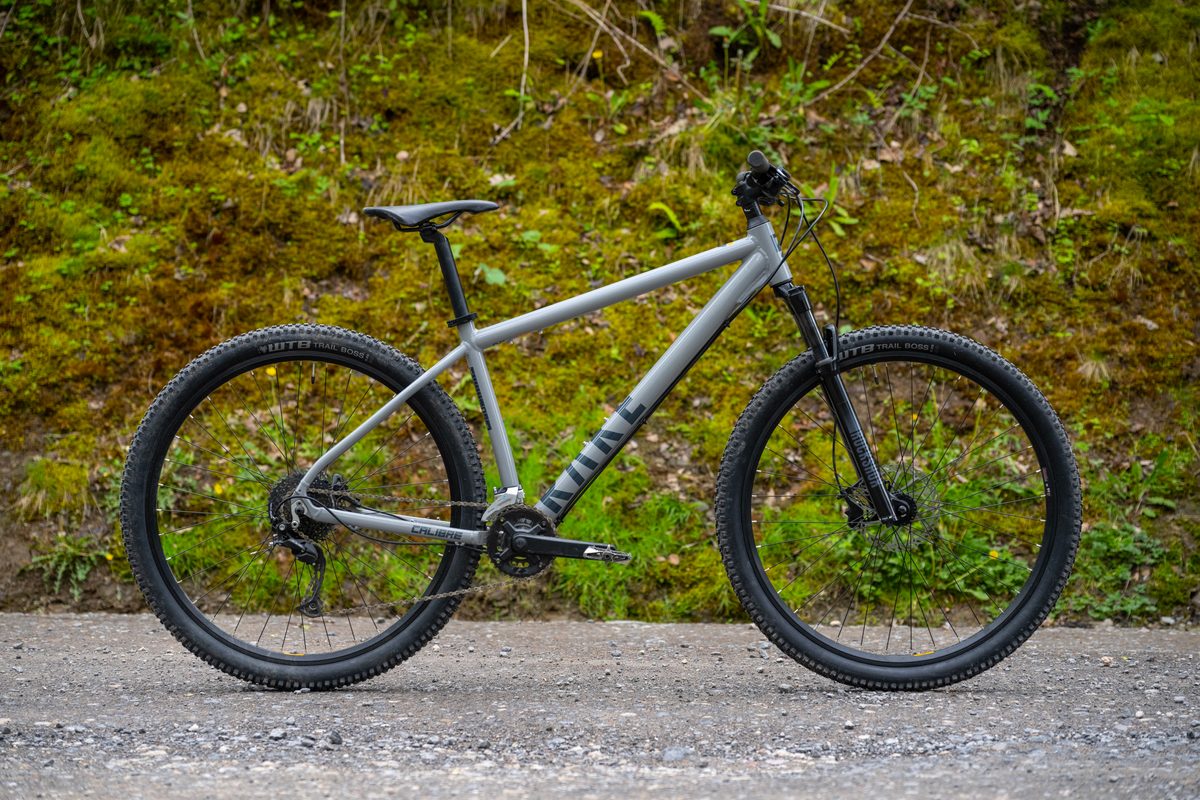 Calibre Rake 29 — Entry XC Hardtail (Charcoal)