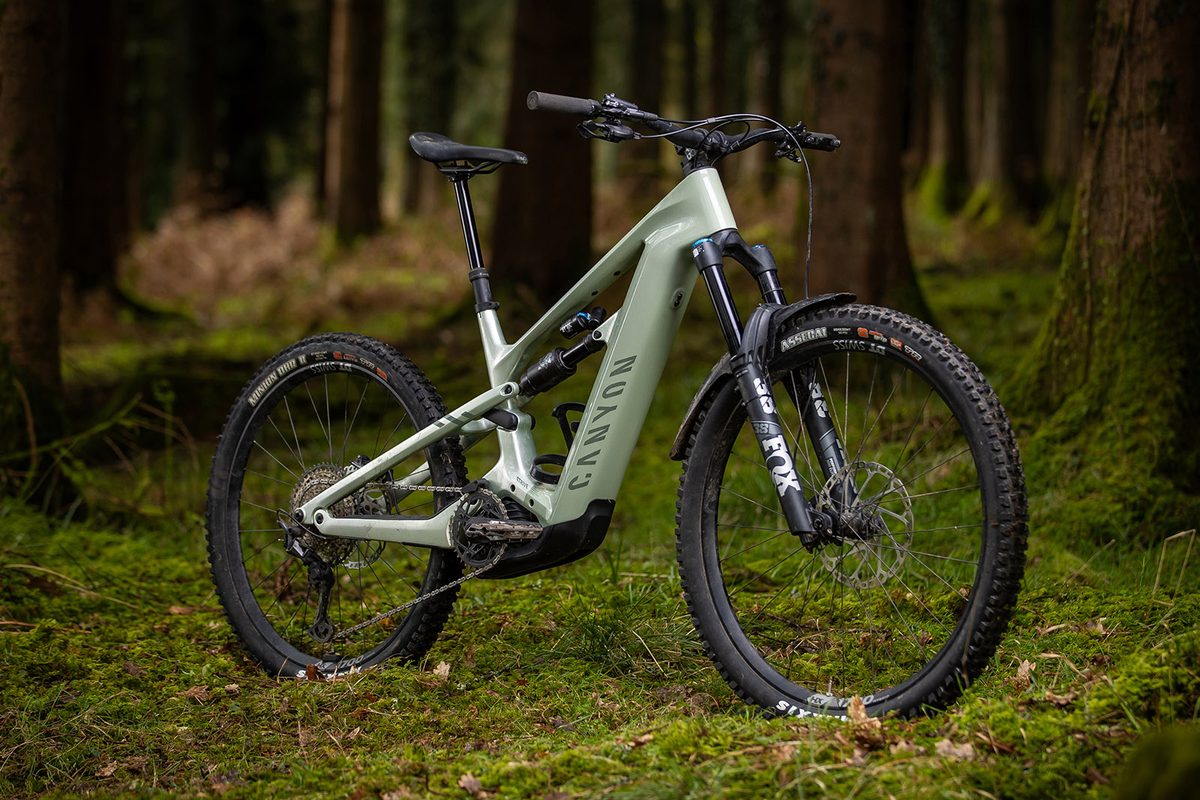 YT Decoy MX Core 5 — Full-Power E-MTB (Black/Volcano)