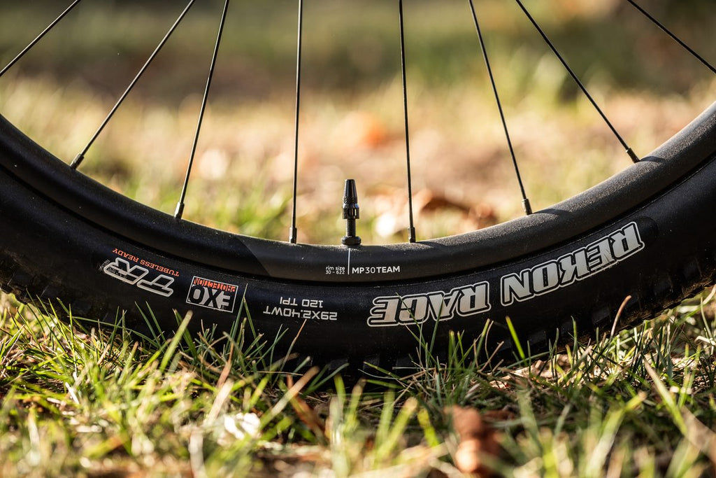 Orbea Oiz M30 — Carbon XC Full-Sus MTB (Carbon Raw / Halo Green)
