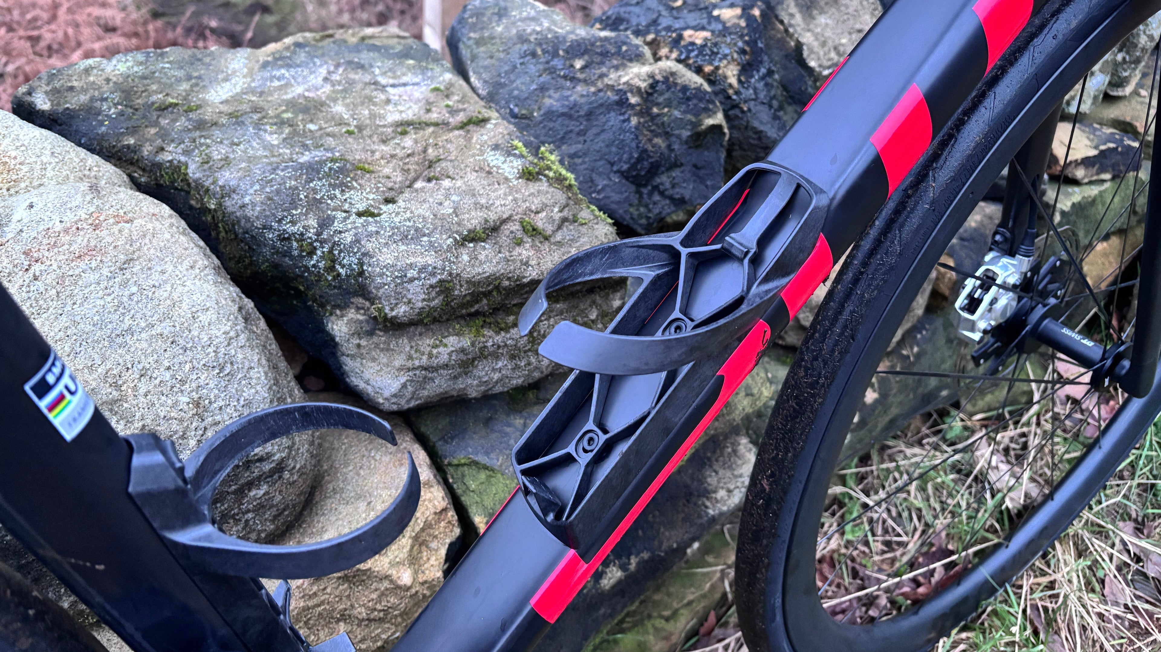 BMC Teammachine SLR Six — Swiss Carbon Race Road (Carbon / Neon Red)