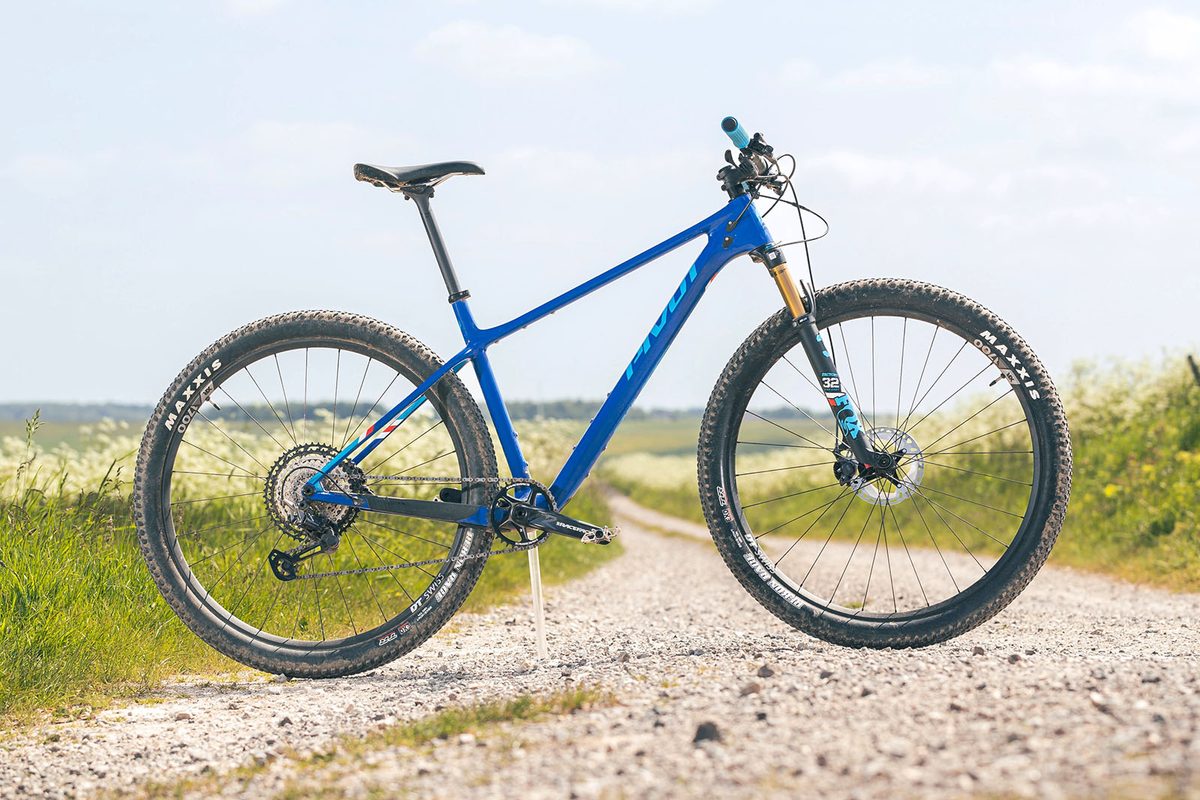 Pivot LES SL 29 Pro XT/XTR — Carbon XC Race Hardtail (Volcano)