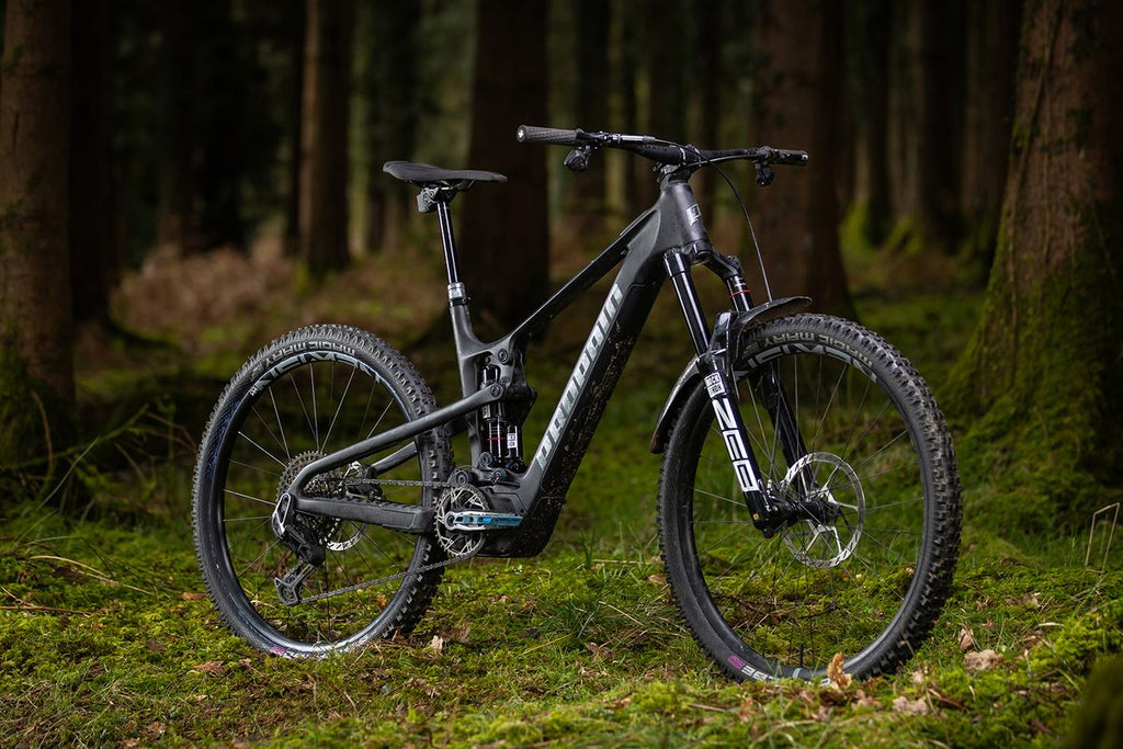 YT Decoy MX Core 5 — Full-Power E-MTB (Black/Volcano)