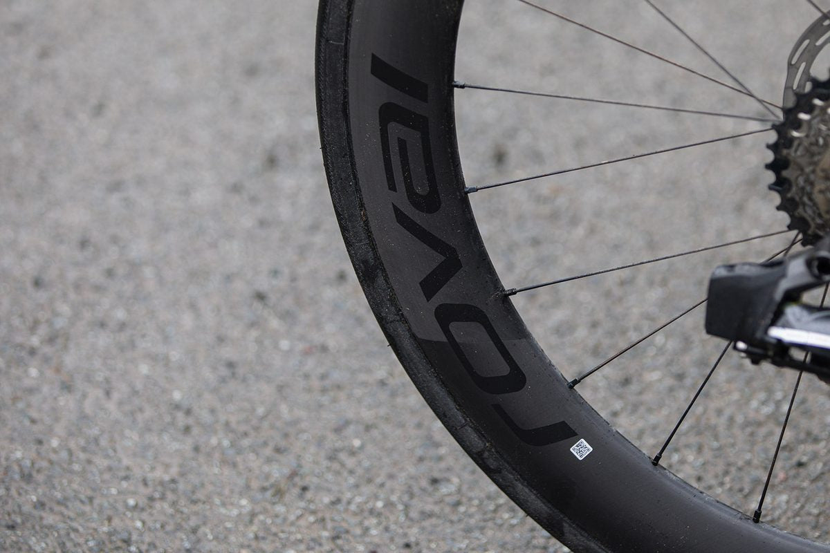 Specialized Tarmac SL8 Comp Ultegra Di2 — Carbon Race Road (Gloss Metallic Obsidian)