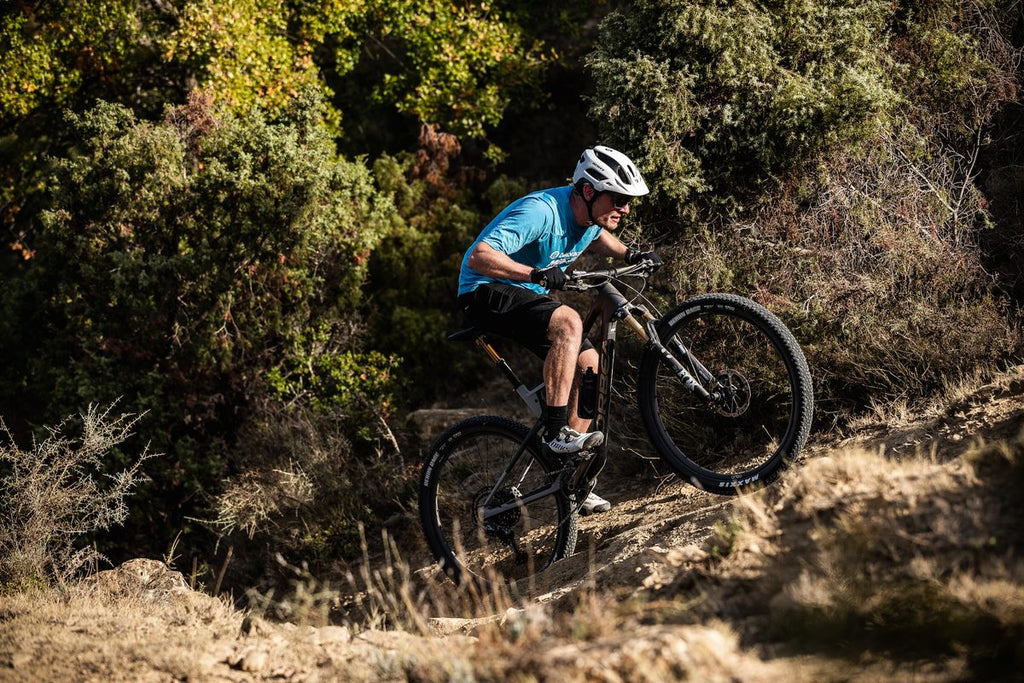 Orbea Oiz M30 — Carbon XC Full-Sus MTB (Carbon Raw / Halo Green)