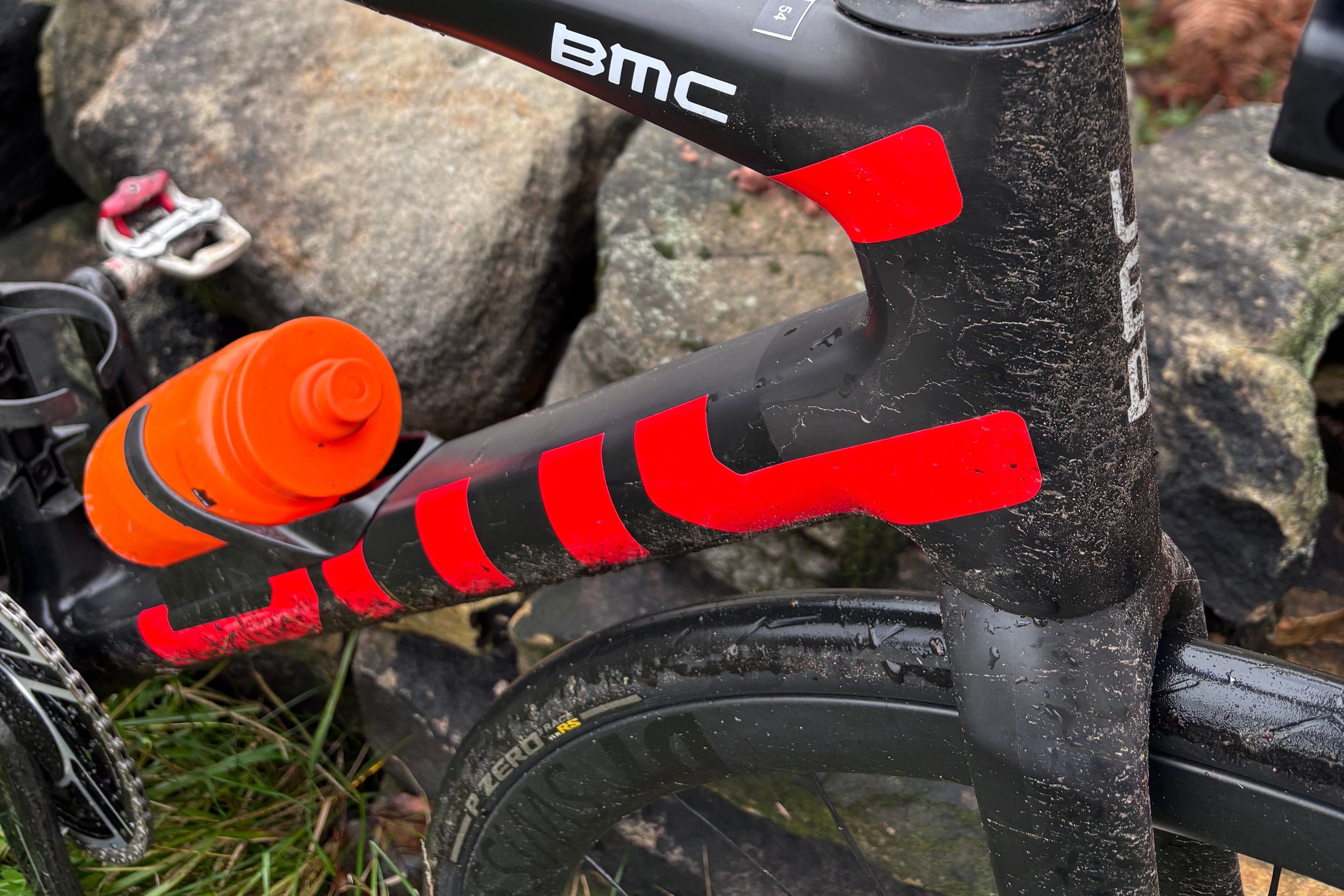 BMC Teammachine SLR Six — Swiss Carbon Race Road (Carbon / Neon Red)